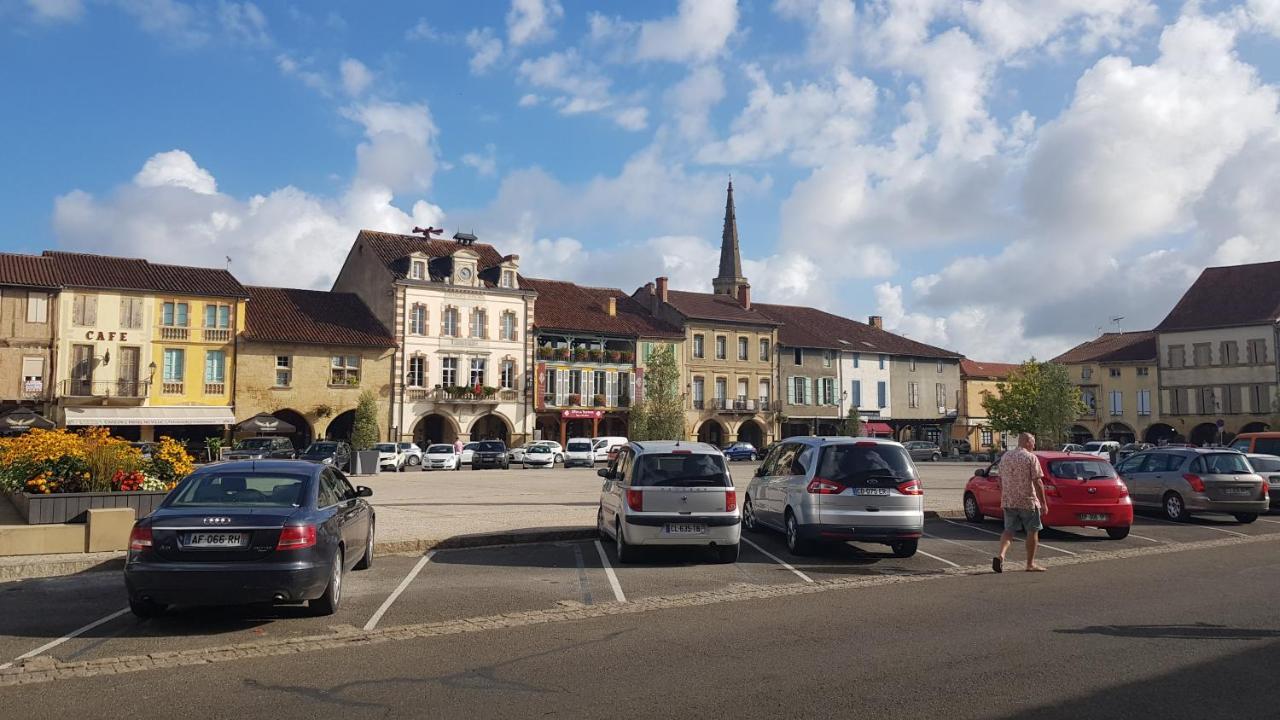 Appartement Le Peyroutet à Cazaux-Villecomtal Extérieur photo